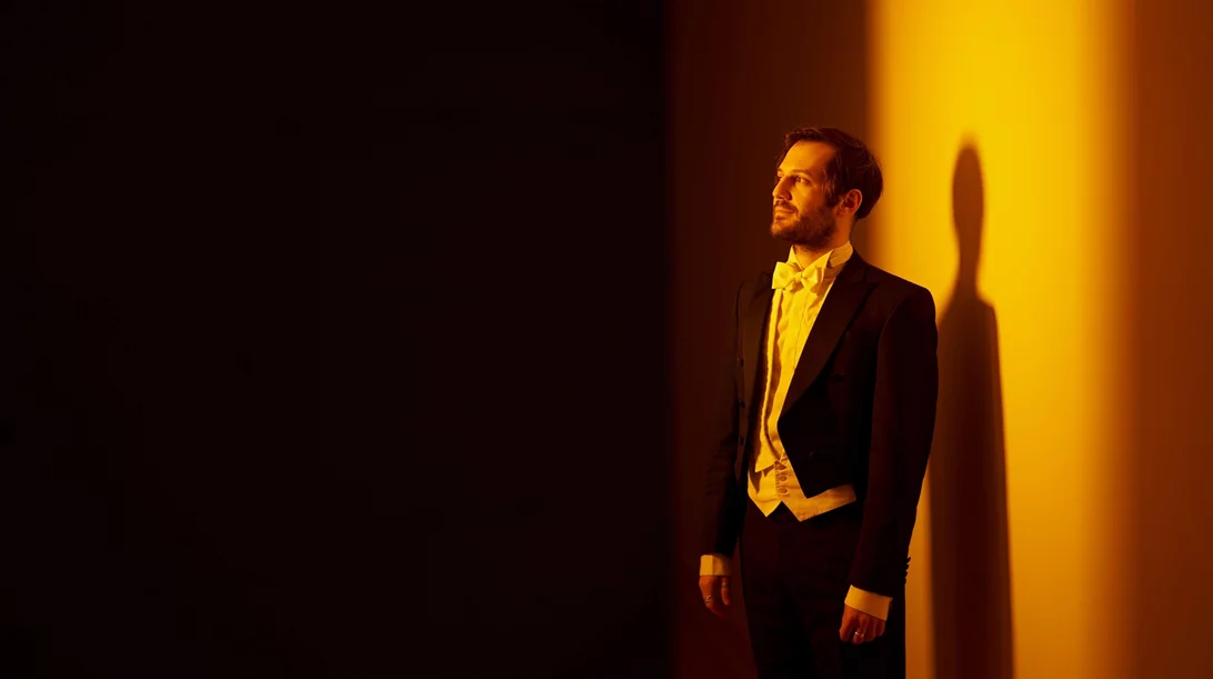 "Έρωτας Δαιμόνιος": O Γιώργος Ζιάβρας στο πόντιουμ της Φιλαρμόνιας Ορχήστρας Αθηνών