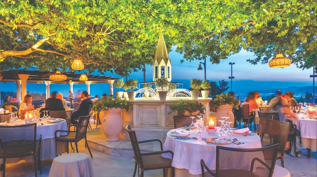 "Ελαίας Γη": Ρετρό κομψότητα