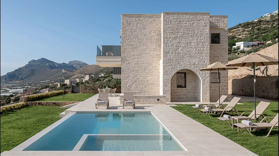 Be On Holidays: Σύγχρονη διαχείριση βιλών με υπογραφή κρητικής φιλοξενίας