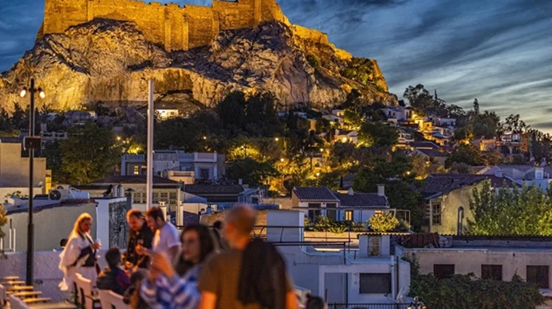 Πριν και μετά το Cine Paris: Μπαρ και εστιατόρια στην Πλάκα