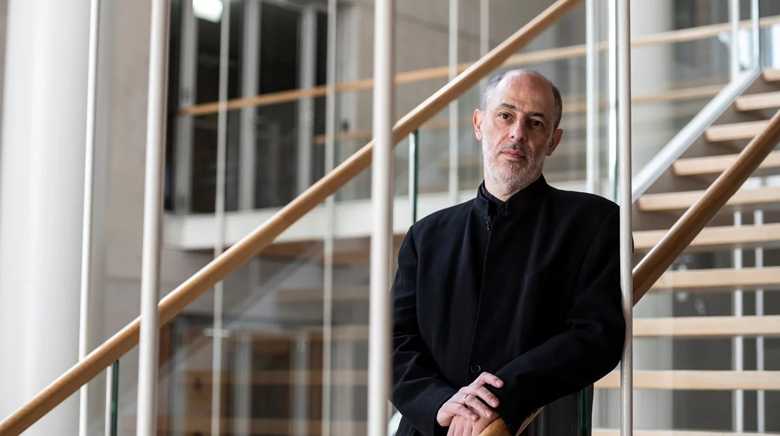 Ο Φίλιππος Τσαλαχούρης σε μια συναυλία μελοποιημένης ποίησης στο Ολύμπια