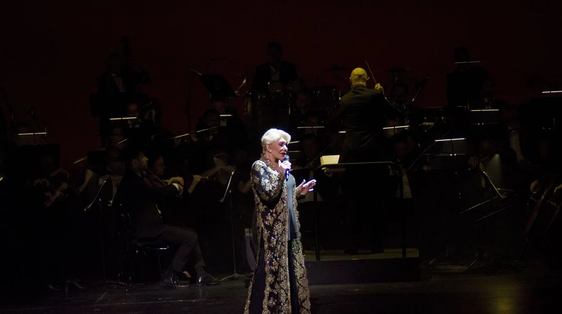 Μαρινέλλα: Αποθέωση από 5.000 κόσμου, σε μια θαυμάσια σύμπραξη με τη Συμφωνική Ορχήστρα "Φιλαρμόνια"