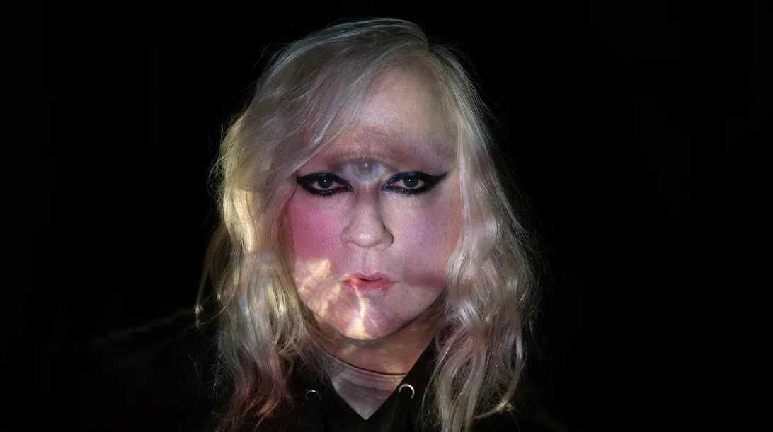 Anohni: Ξεκινά ευρωπαϊκή περιοδεία κάτω από τη λάμψη της Ακρόπολης