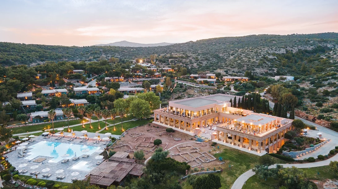 Grecotel Cape Sounio | Αθηναϊκή Ριβιέρα: 6 λόγοι για να κάνεις διακοπές στο εμβληματικό resort που αγαπούν μικροί και μεγάλοι