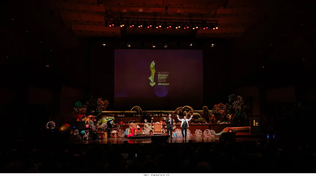 Θεατρικά Βραβεία Κοινού 2024 από το αθηνόραμα: όλα όσα έγιναν στη συγκινητική τελετή απονομής που ένωσε όλες τις γενιές θεατών και ανθρώπων του θεάτρου
