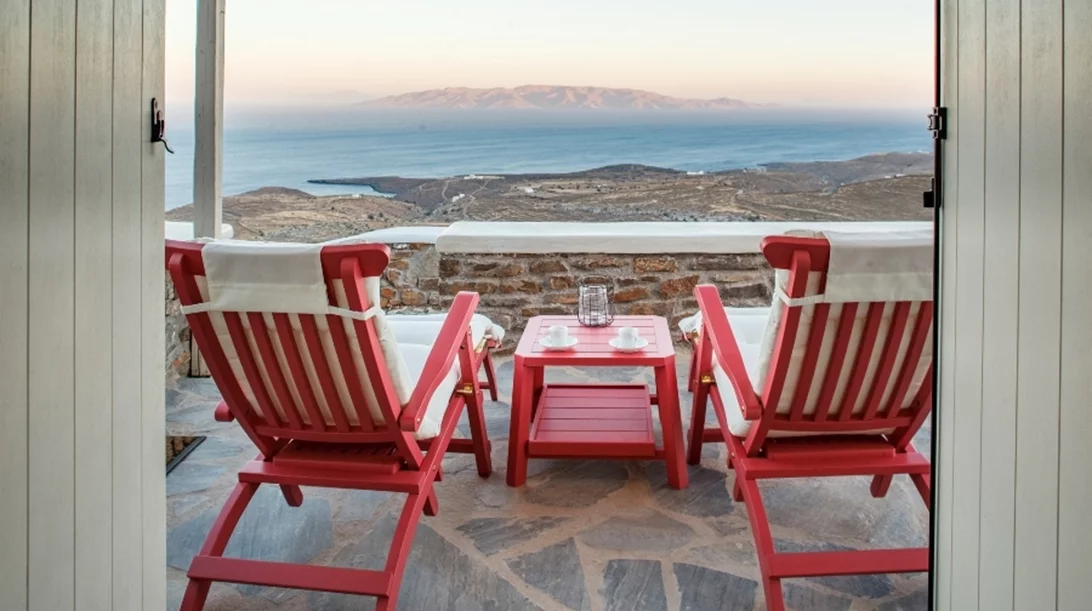 "Βαθυσθέα", Κύθνος: Έξι υπόσκαφες παραδοσιακές κατοικίες με θέα στο Αιγαίο