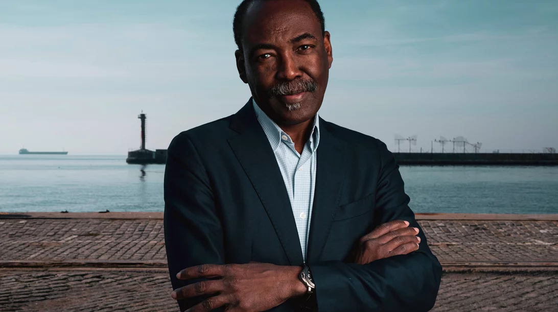 Ο Μαχάματ-Σαλέχ Χαρούν μιλά για τις εκτρώσεις στο Τσαντ και τους ισχυρούς "Δεσμούς Γυναικών"