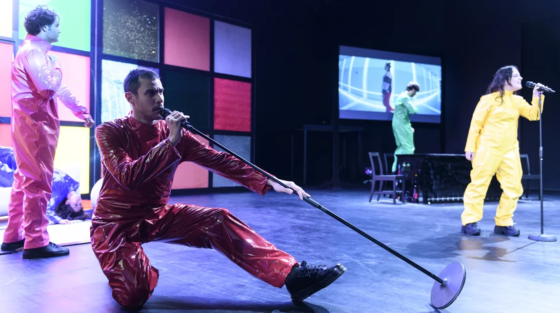 Millennials: Το θέατρο της χαμένης γενιάς