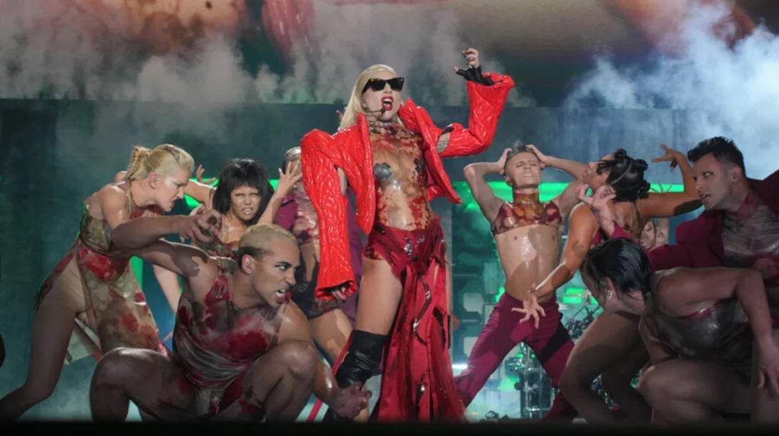 To "Gaga Chromatica Ball" της Lady Gaga παίζει δυνατά στο Vodafone TV