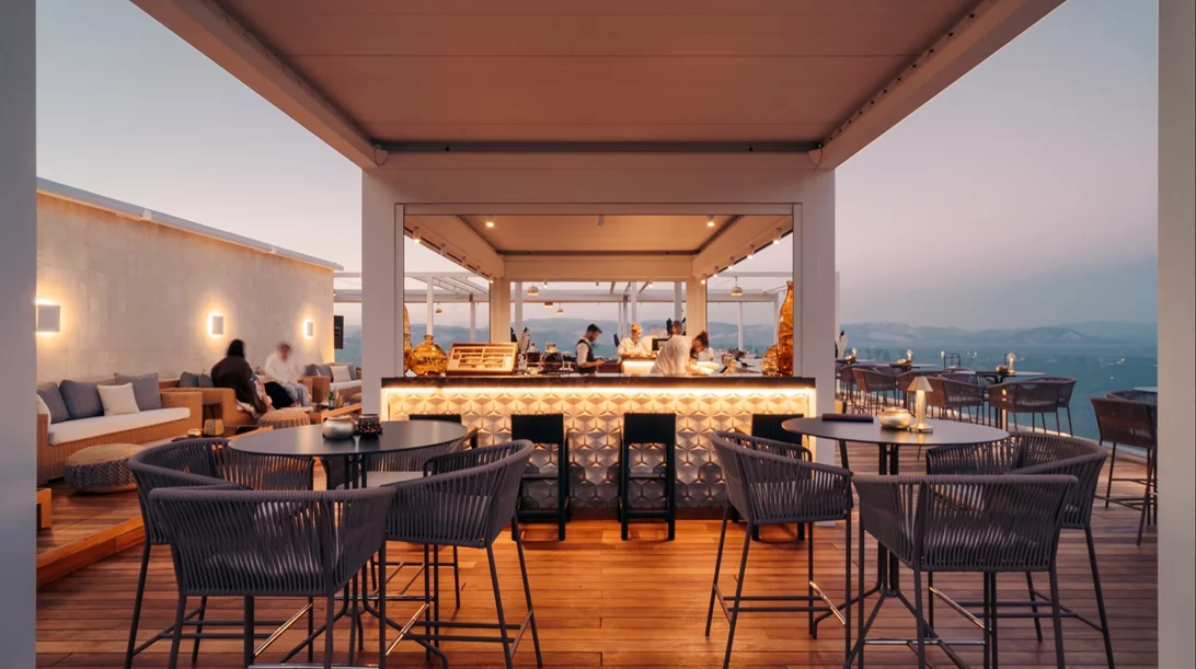 Vertigo στο "Angsana Corfu": To bar της Κέρκυρας με την πανοραμική θέα εγκαινιάζει τη θερινή σεζόν