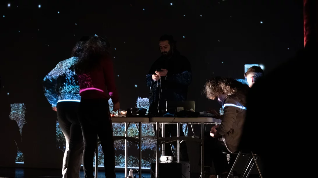 Τι κοινό έχουν τα δημοτικά τραγούδια με το χιπ χοπ; Το Δημοτικό Θέατρο Πειραιά απαντά