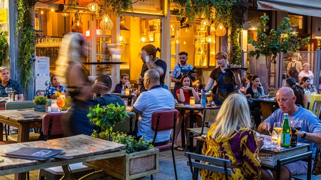 Η διαχρονική γοητεία των "School Pizza Bar" και "Zaf"