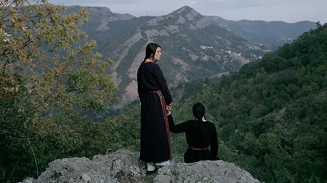 Η έκθεση φωτογραφίας "Spirits Unseen" εστιάζει στις διακρίσεις των δύο φύλων στην εργασία και την εκπαίδευση