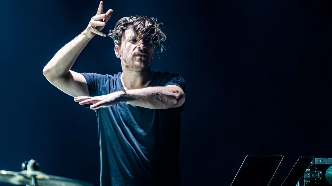 Parov Stelar: "Είμαι πολύ περίεργος: είστε ακόμη σε party mode στην Ελλάδα;"