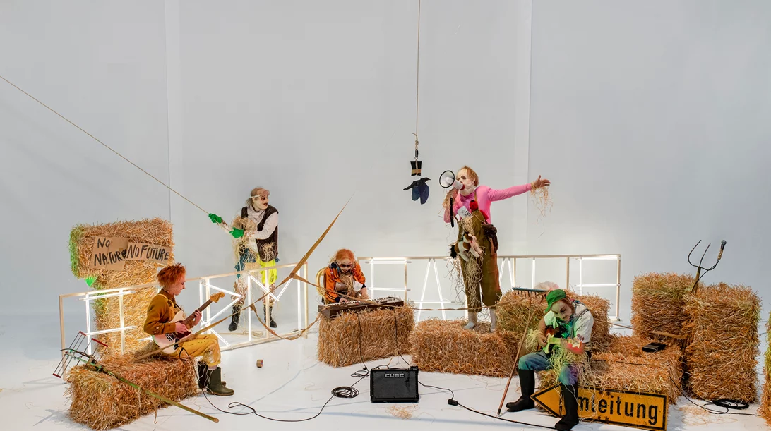 Φεστιβάλ Αθηνών: Δύο ψαγμένες προτάσεις στην Πειραιώς 260