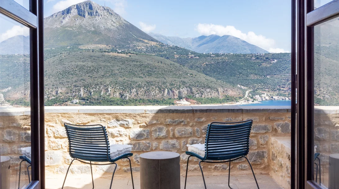 Γιατί το Πέτρα και Φως είναι το πιο cool ξενοδοχείο στη Μάνη