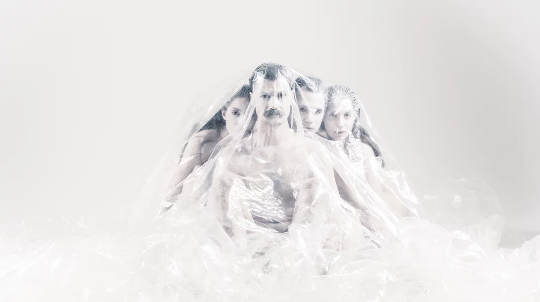 Το  "Γαϊτανάκι του πόθου" ανεβαίνει με τη ματιά της Αικατερίνης Παπαγεωργίου