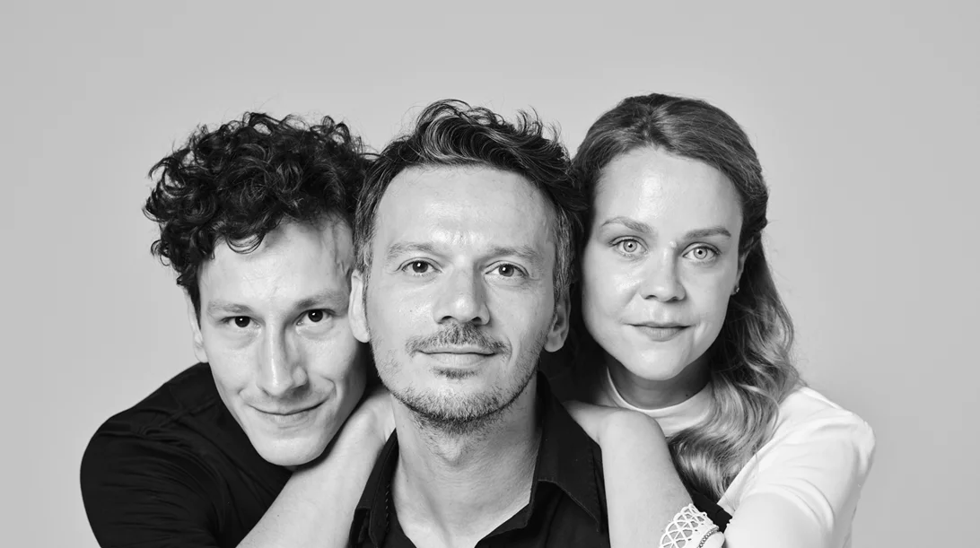 Γιώργος Νανούρης, Μιχάλης Σαράντης και Λένα Παπαληγούρα συναντιούνται στον "Συρανό"