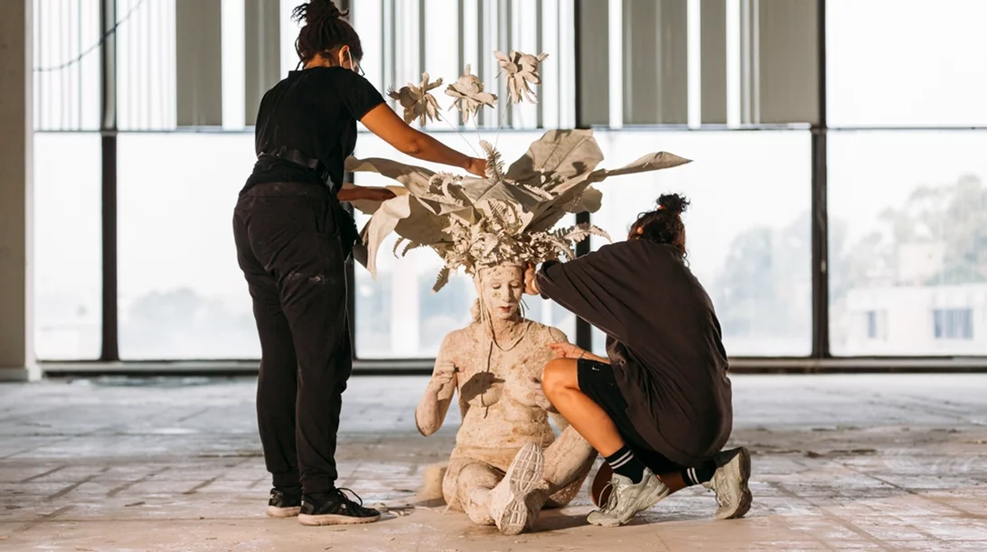 "Identity in Between": Μια έκθεση μελετά τον όρο της ταυτότητας