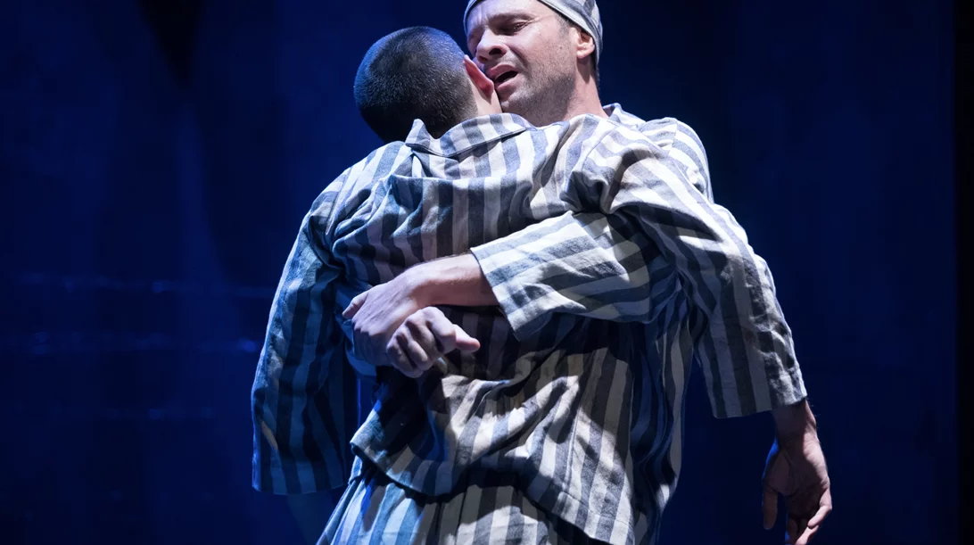 "Μπεντ": Νέες φωτογραφίες από την παράσταση του Πέτρου Ζούλια