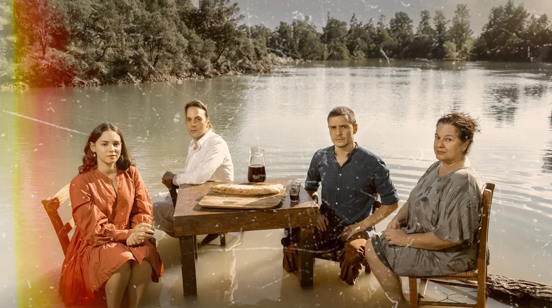 "Το γάλα": το έργο-τομή της νεοελληνικής δραματουργίας έρχεται ξανά στη σκηνή