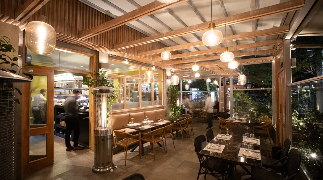 "Iama": Φρέσκια μεζεδοκατάσταση στο Παλαιό Φάληρο