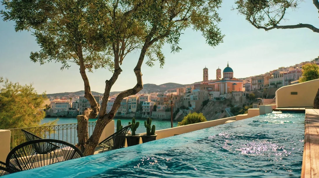 "Pafsilipon Luxury Suites": Το "τέλος της θλίψης" με διακοπές τον Σεπτέμβριο στη Σύρο