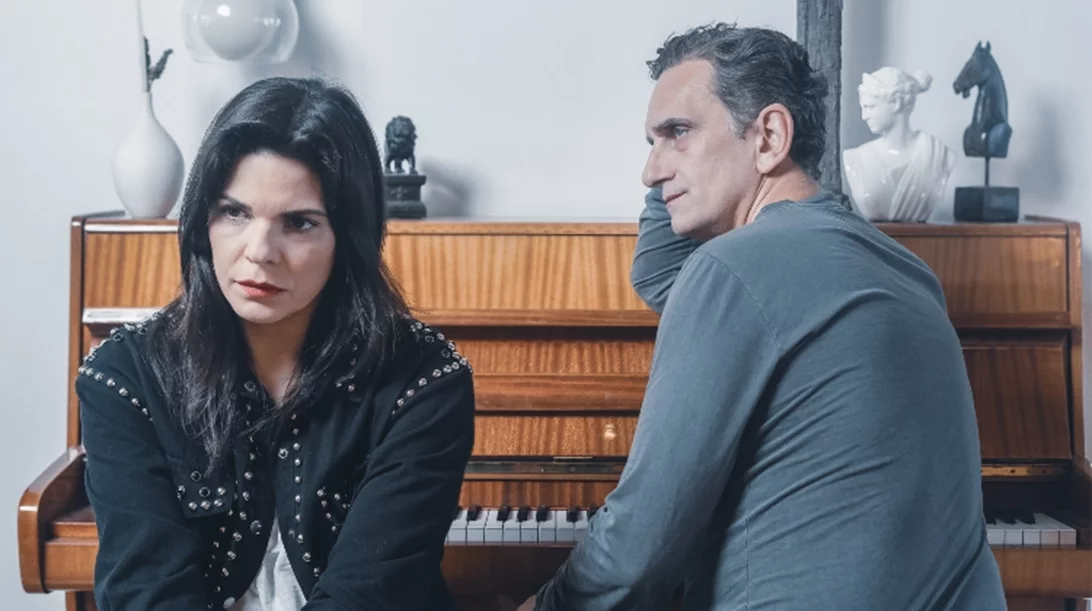 Νίκος Ψαρράς και Μαρίνα Ασλάνογλου στις "Σκηνές από ένα γάμο" του Μπέργκμαν