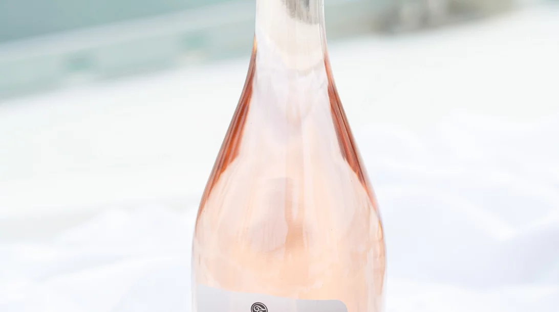 Είναι το Gris de Nuit στο ποτήρι σου και φέρνει την πιο καλοκαιρινή διάσταση του Μοσχοφίλερου