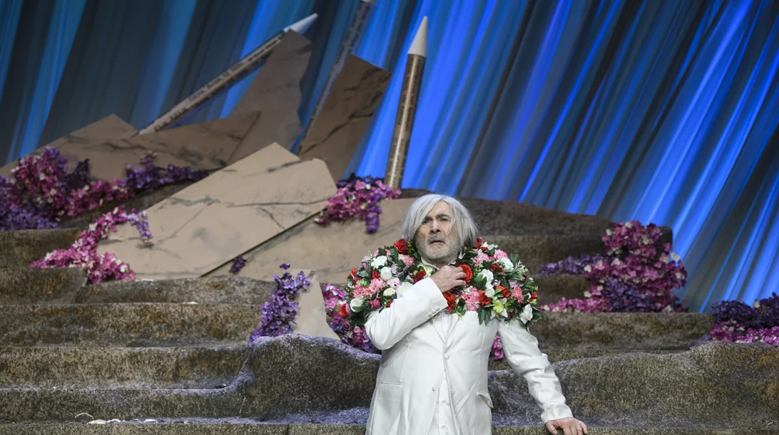 "Όταν πέθανα": Δείτε φωτογραφίες από τη νέα παράσταση του Λάκη Λαζόπουλου