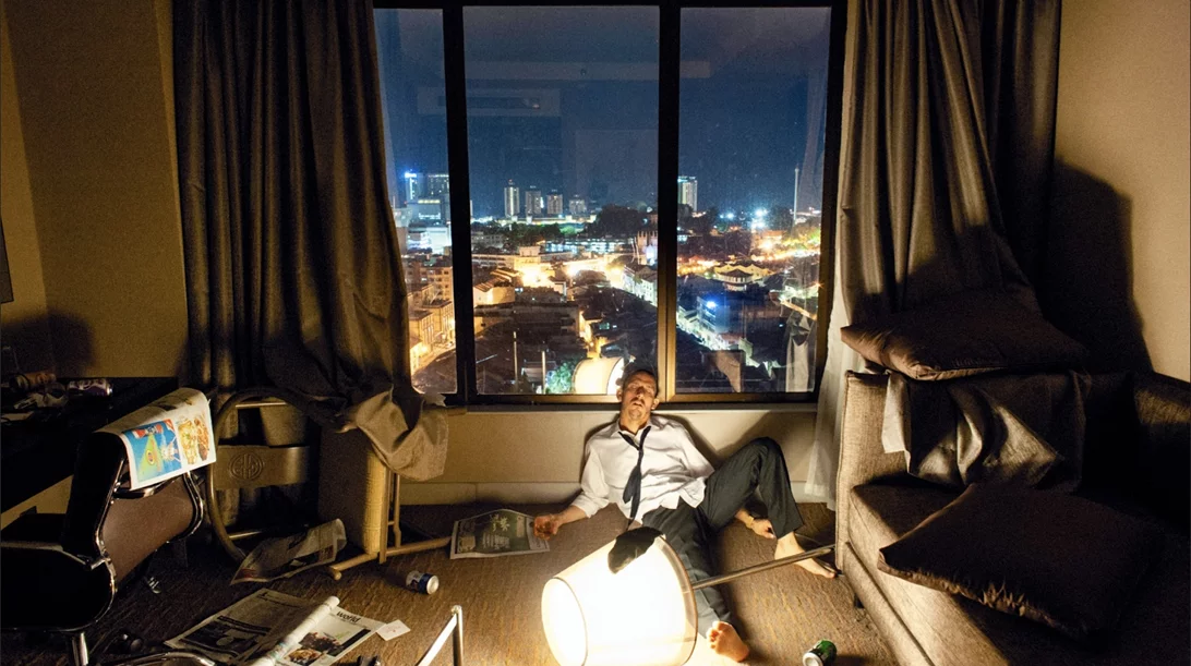 Η φωτογραφική έκθεση "Absorbed, Damn I miss snowboarding" είναι εμπνευσμένη από την εποχή των social media