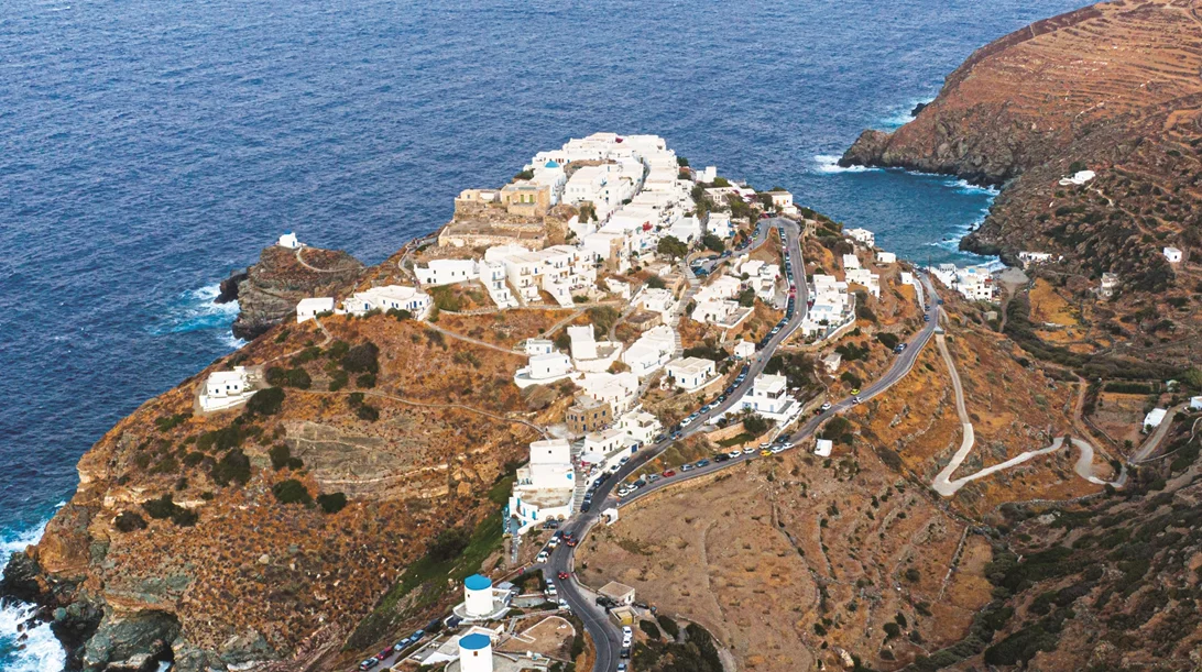 Το εθιστικό slow living της Σίφνου: Από την τοπική κουζίνα στις παραλίες και τις πεζοπορίες