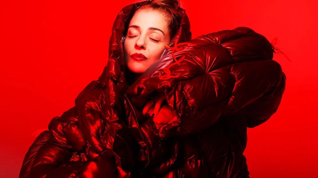 Νατάσσα Μποφίλιου: "Κάτι καίγεται..." στο "VOX"