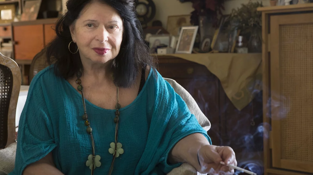 "Εν Λευκώ": Κυριακή Μεσημέρι στο Μέγαρο με τη Ντόρα Μπακοπούλου