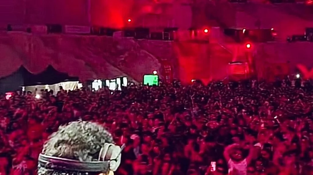 "Adriatique present X" στα Λατομεία του Διονύσου: Καθηλωτικό venue, εντυπωσιακό show αλλά και απογοήτευση