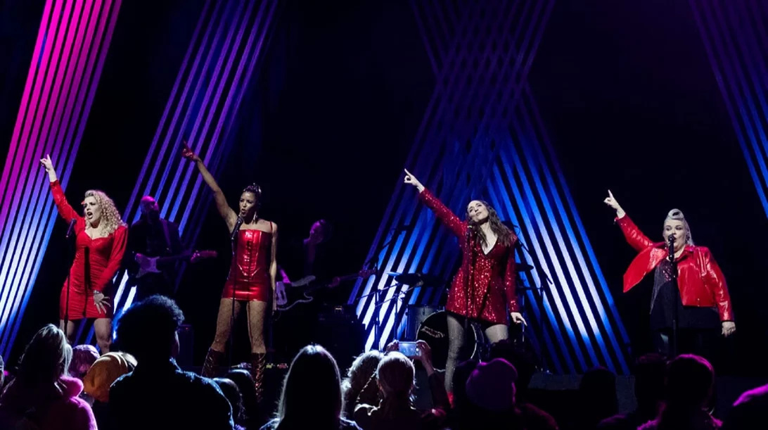 "GIRLS5EVA": To αυτοσαρκαστικό feelgood διαμάντι του Netflix