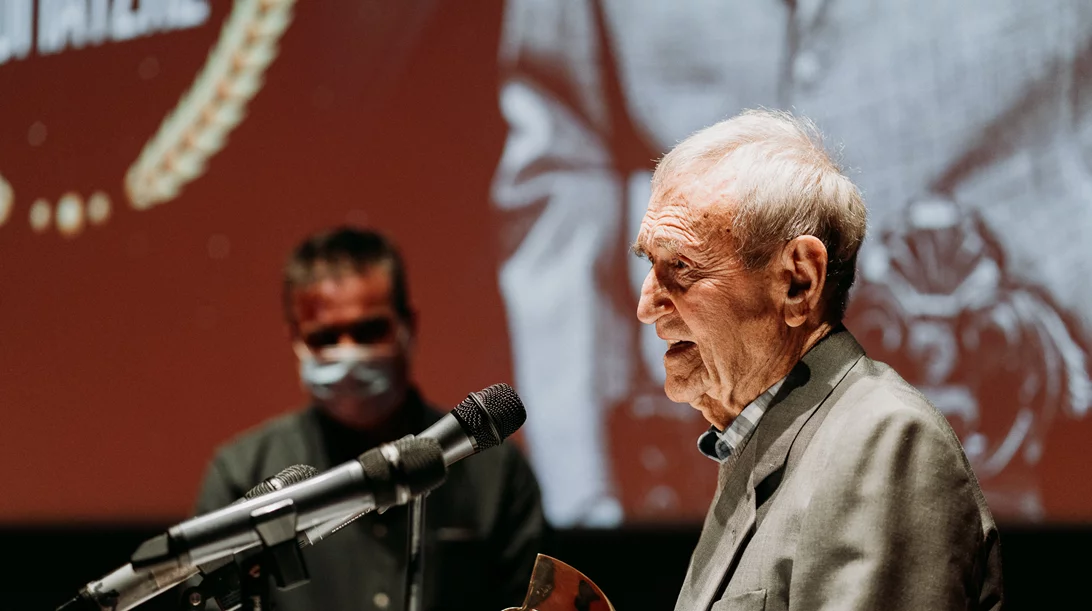 Ο Γιάννης Βογιατζής γιορτάζει 100 χρόνια ζωής και η Finos Film τον τιμά με ένα ξεχωριστό βίντεο