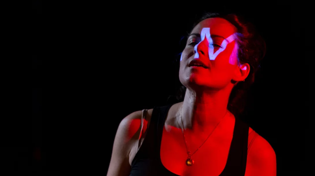 Το "Μπλε" έρχεται από τη Γενεύη στην Αθήνα για 4 παραστάσεις στο ΠΛΥΦΑ