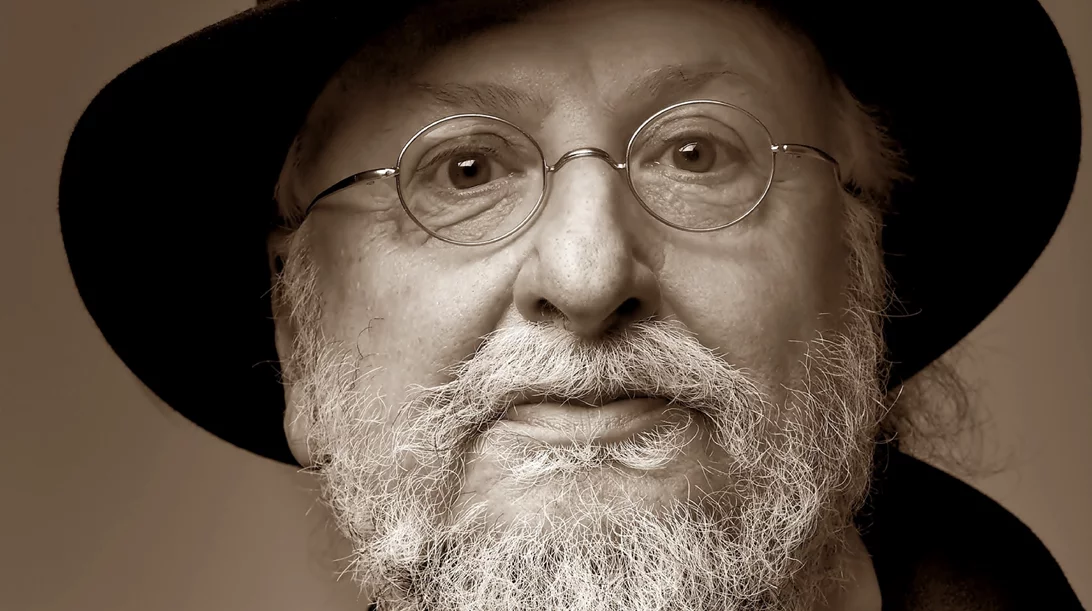 "Γιατί Τα Χρόνια Τρέχουν Χύμα": Ο Διονύσης Σαββόπουλος ελπίζει να βρούμε την αυτοβιογραφία του διασκεδαστική