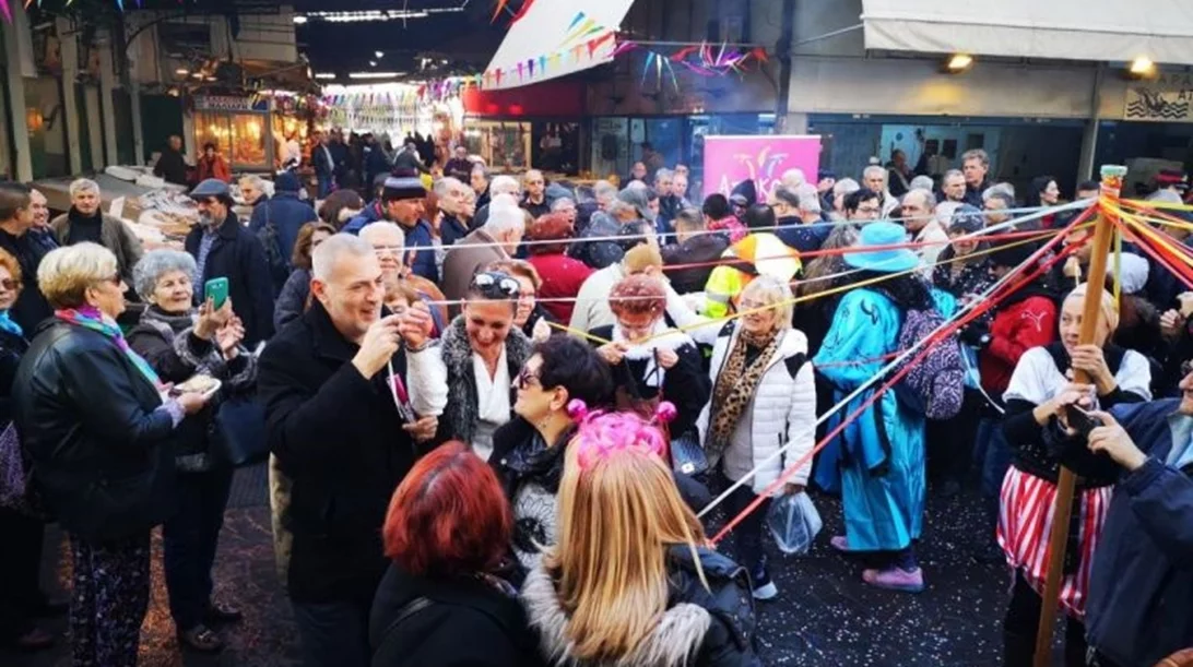 Δήμος Πειραιά: Η πόλη γιορτάζει το έθιμο της Τσικνοπέμπτης στη δημοτική αγορά