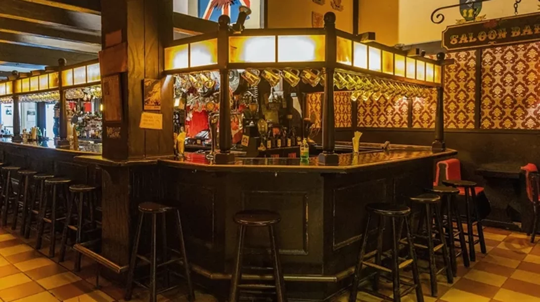 Πρωτοχρονιά στην πιο παλιά παμπ της Αθήνας