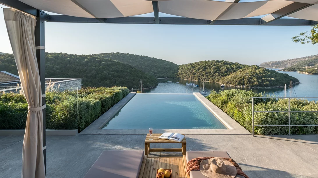 Ένα νέο ξενοδοχείο υψηλής αισθητικής στρέφει τα βλέμματα στα Σύβοτα