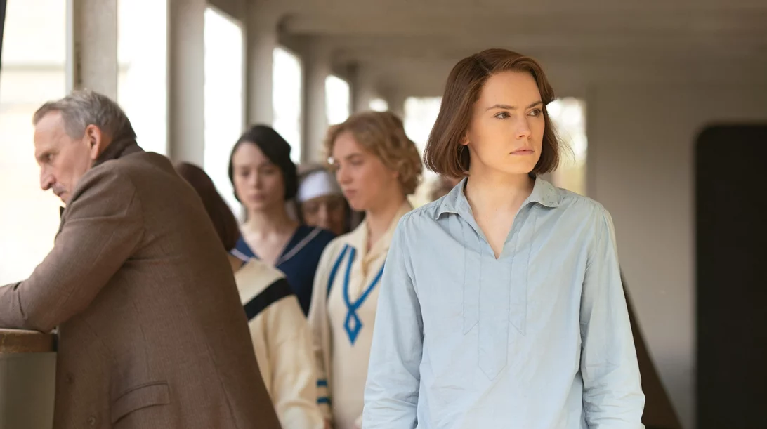 "Η Νεαρή Γυναίκα και η Θάλασσα" έρχονται στο Disney+ με την Ντέιζι Ρίντλεϊ σε πρώτο ρόλο