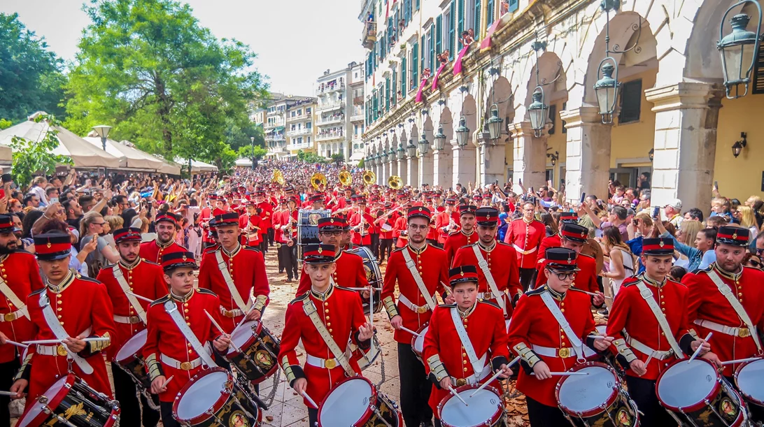 Last minute Πάσχα στην Ελλάδα: Προορισμοί για γιορτές γεμάτες παράδοση, φύση και γεύση