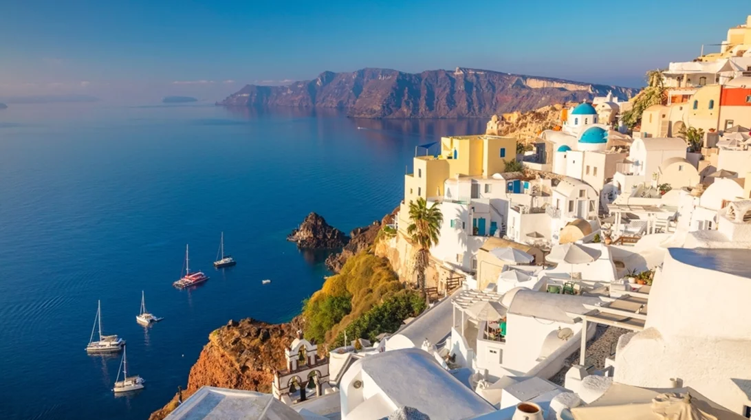 Αεροπορική κίνηση και τουριστική απόδοση στα νησιά των Κυκλάδων για το 2024