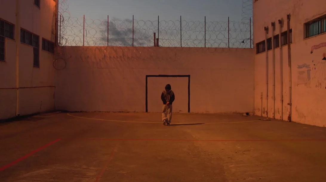 "Re/member your House": Η αναδρομική έκθεση του Μενέλαου Καραμαγγιώλη αφηγείται ιστορίες αφανών ηρώων της καθημερινότητας