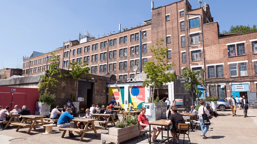 Peckham: η ανερχόμενη γειτονιά του Λονδίνου όπου πολυπολιτισμικότητα και πρωτοπορία πάνε χέρι χέρι