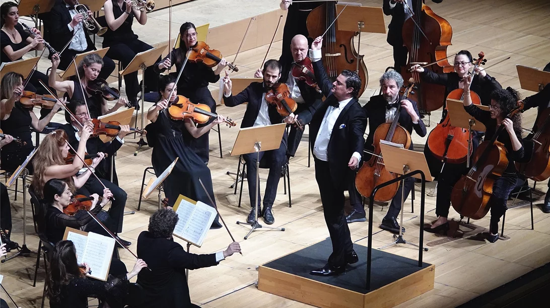 Εορταστικές μουσικές εκδηλώσεις με έντονα αρώματα Βιέννης και Πουτσίνι: εντυπωσιακές συναυλίες Καμεράτας- Πέτρου στο Μέγαρο και μία απογοητευτική "Νυχτερίδα"!