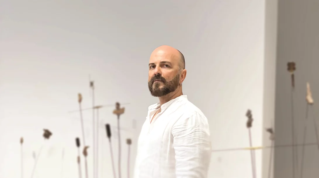 "Πνοή": Ο Μιχάλης Δέλτα εμπνέεται από το πρωτοποριακό έργο του Takis