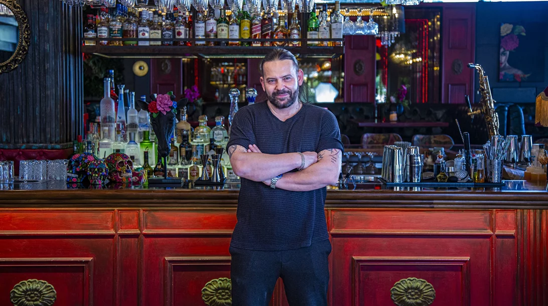 Ο Παντελής Αργύρης είναι και ψυχολόγος και μπάρμαν